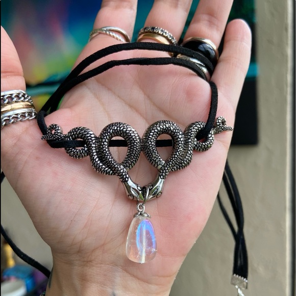 Aura crystal snake black suede chocker necklace - Picture 2 of 8